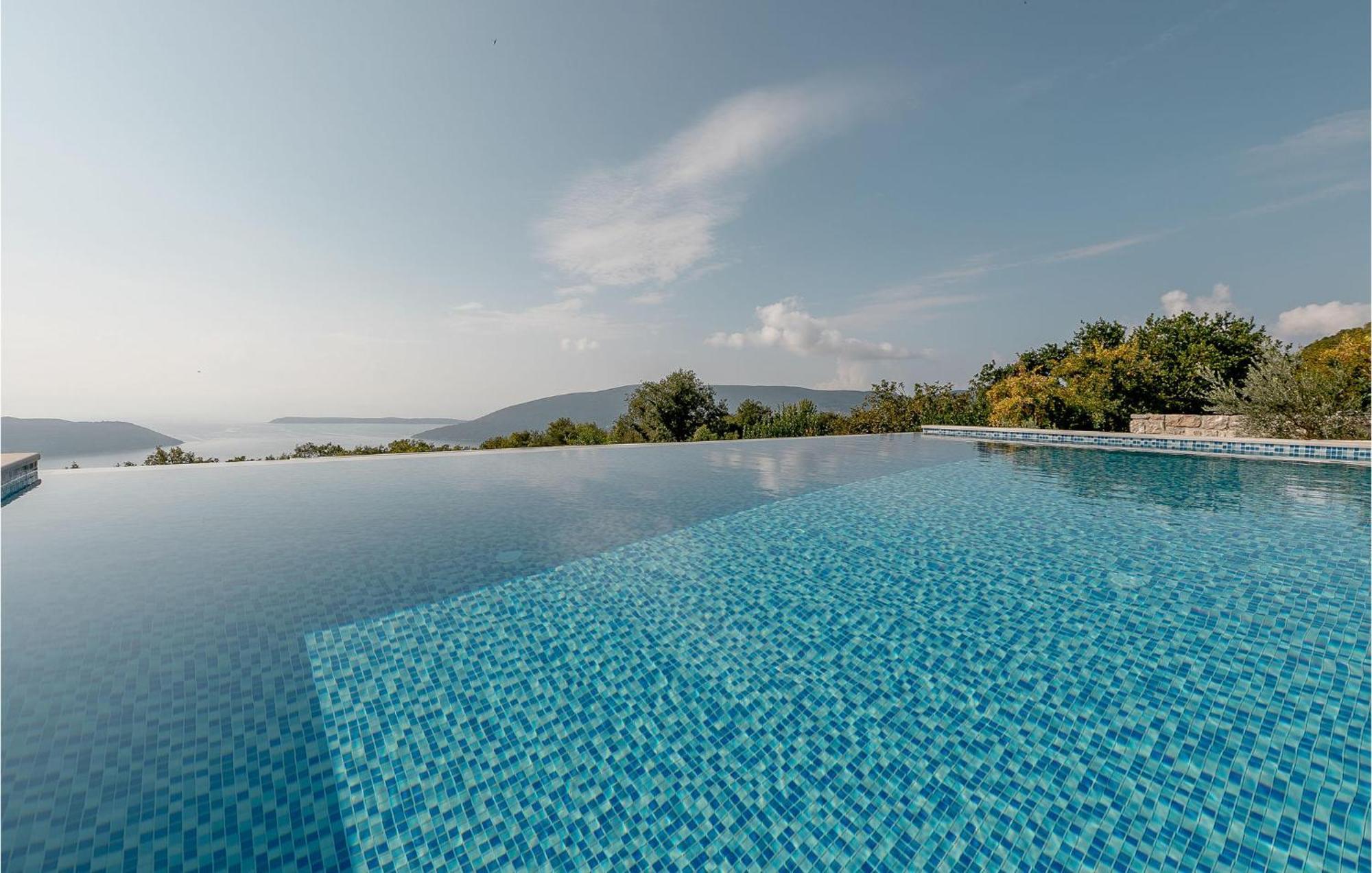 Amazing Home In Herceg Novi With House Sea View 外观 照片