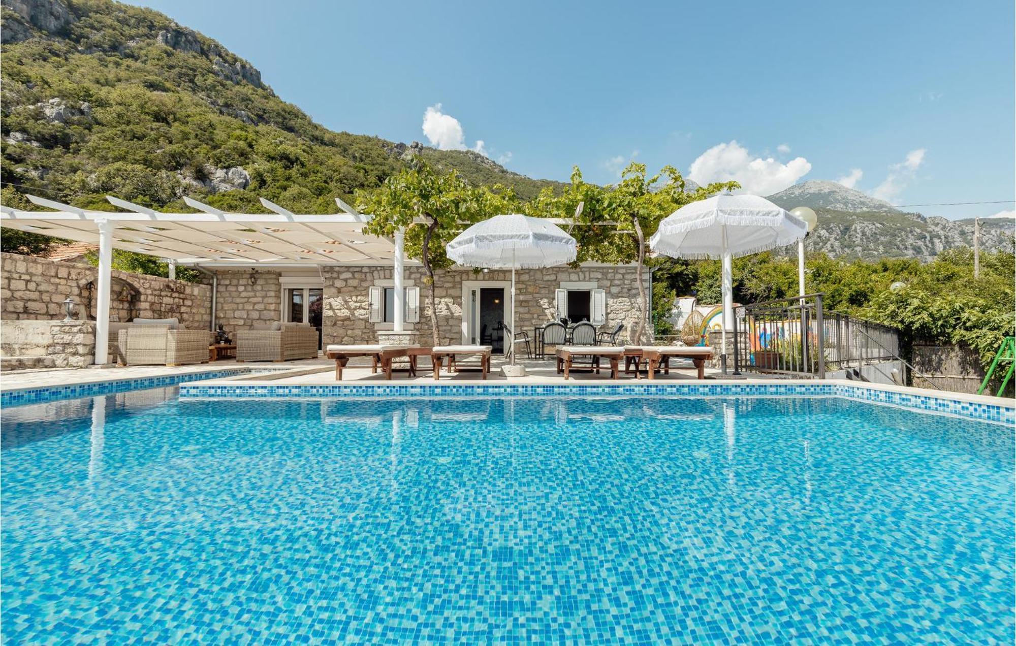 Amazing Home In Herceg Novi With House Sea View 外观 照片