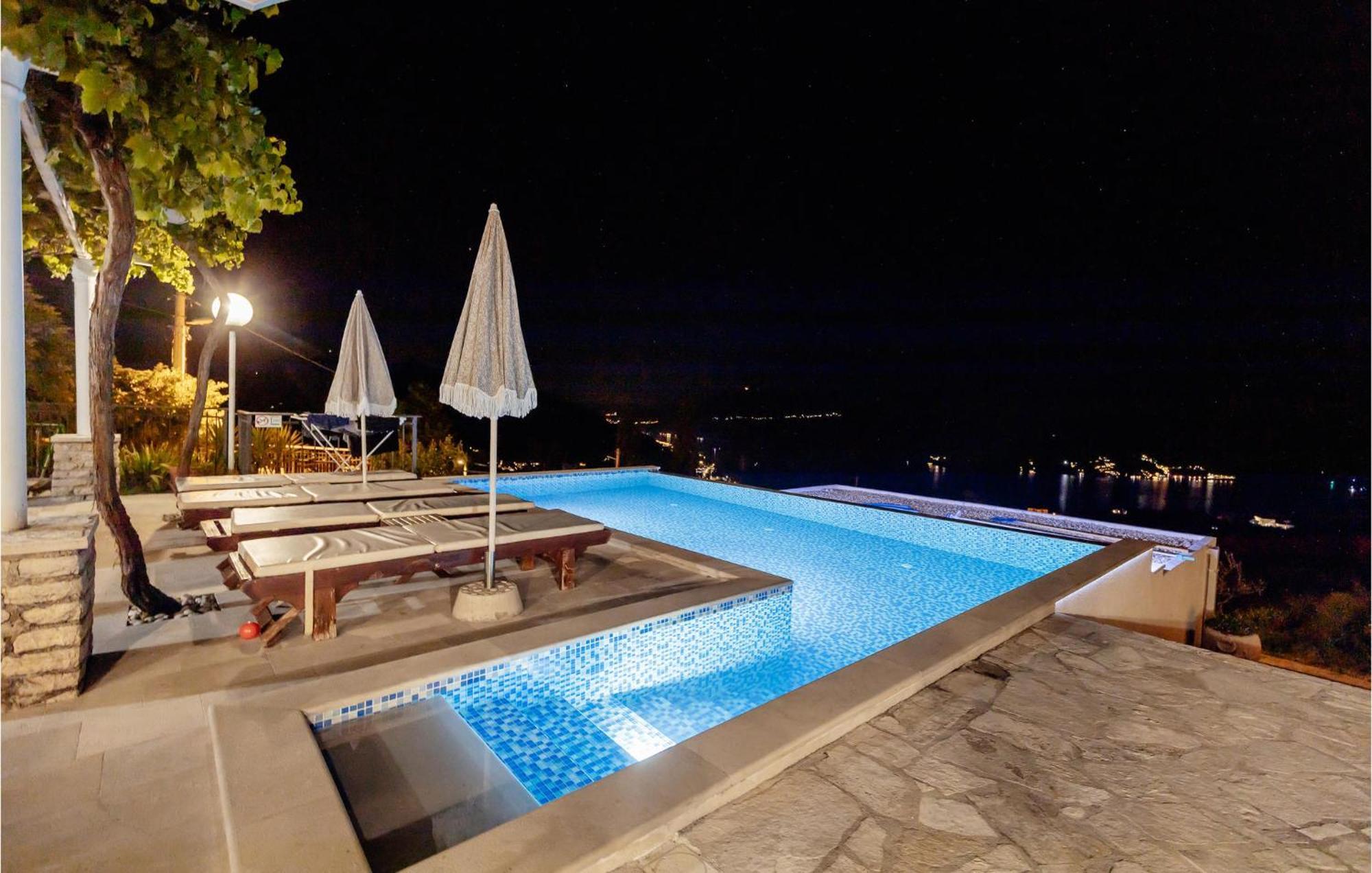 Amazing Home In Herceg Novi With House Sea View 外观 照片