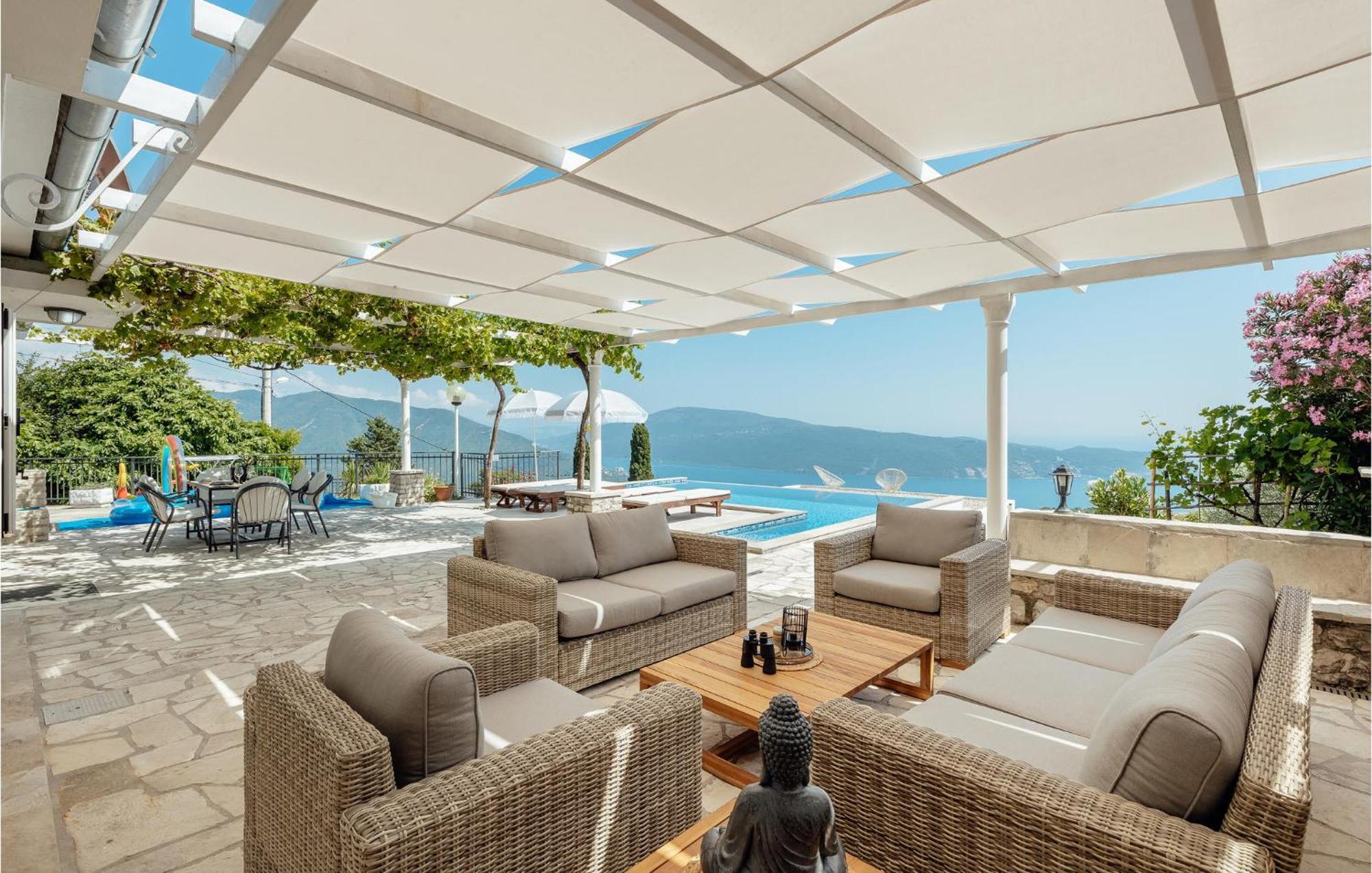 Amazing Home In Herceg Novi With House Sea View 外观 照片