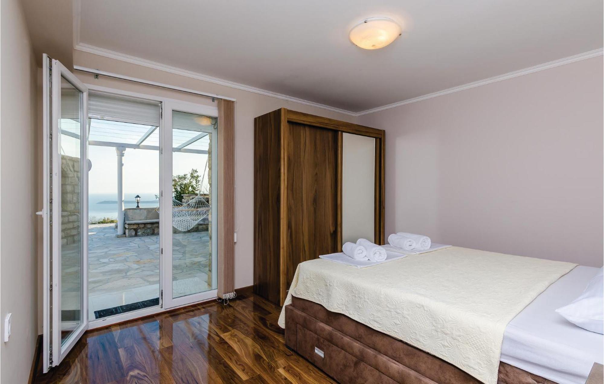 Amazing Home In Herceg Novi With House Sea View 外观 照片